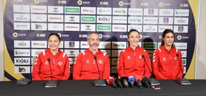 A Milli Kadın Hentbol takımı yarın Macaristan ile karşılaşacak A Milli Kadın Hentbol Takımı Başantrenörü David Ginesta Montes: "Çok zor ve sıkı bir maç olacağını biliyoruz"