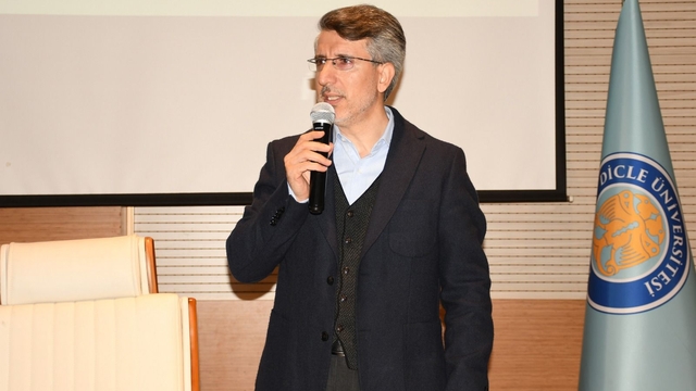 Diyarbakır'da sosyal medya bilinçlendirme konferansı düzenlendi