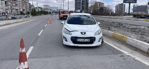 Otomobil çarpan kız çocuğu ağır yaralandı