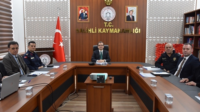 Salihli'de metruk binalara karşı güvenlik seferberliği