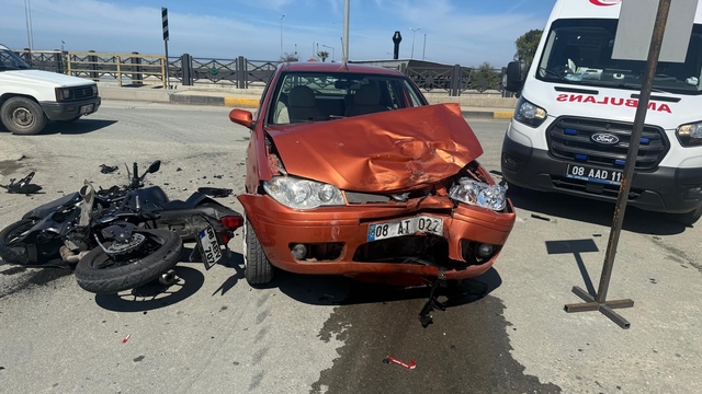 Artvin'de otomobille çarpışan motosikletin sürücüsü öldü