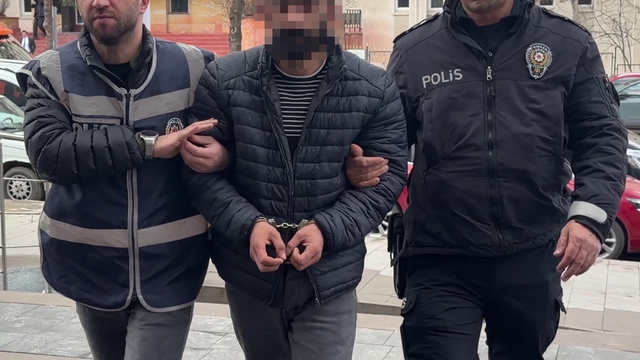 Bisikletle ekmek almaya giderken otomobilin çarptığı 'Alperen' ağır yaralandı (2)