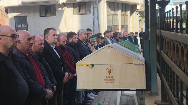 Bursa'da silahlı kavgada ölen baba ve oğlunun cenazesi toprağa verildi