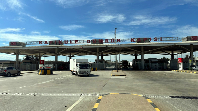 Kapıkule'de bekleme süreleri 90 saati aşan TIR şoförlerinden basın açıklaması