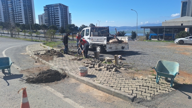 Onikişubat Belediyesi'nden 9 farklı mahallede eş zamanlı kaldırım ve yol çalışması