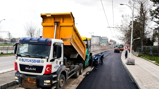 Malatya'da çevre yolu yan yolları yenileniyor