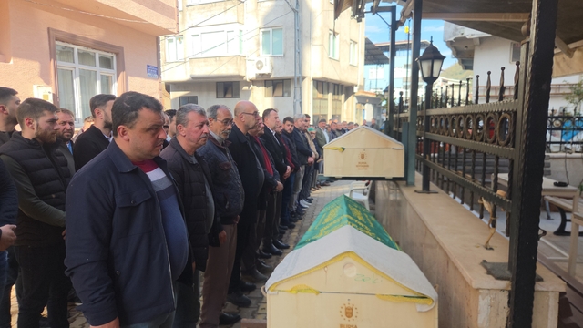 Bursa'da babayla oğlunu öldürüp, diğer oğlunu yaralayan şüpheli adliyede (2)