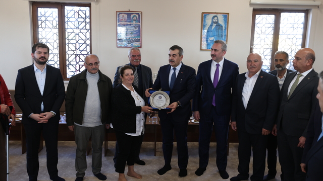 Milli Eğitim Bakanı Tekin, Gaziantep'te cemevi ziyaretinde bulundu