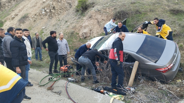 Sivas'ın Suşehri ilçesinde trafik kazası,  3 yaralı
