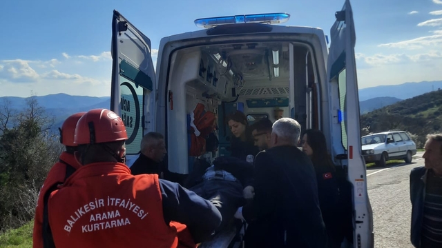 Balıkesir'de devrilen traktörün altında kalan sürücü yaşamını yitirdi