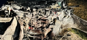 Günyüzü Kaymakamı trafik kazası geçirdi: 1 ölü, 2 yaralı Günyüzü yolunda otomobiller çarpıştı