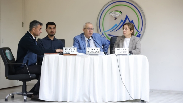 Çameli Belediye Meclisinden kırsal mahalle kararı
Başkan Aralan; "Tek amacımız kırsal yaşamın teşvik edilmesi ve vatandaşlarımızın mevcut hak ve imkanlardan yararlanmasıdır"