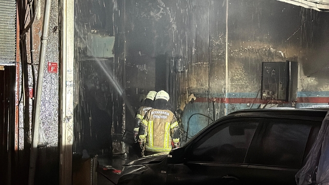 Diyarbakır'da oto tamir dükkanında yangın