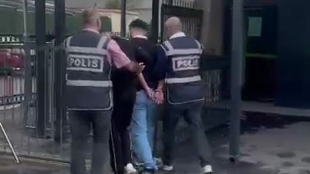 İzmir'de 2 firari hükümlü saklandıkları depoda yakalandı