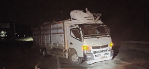 Çorum’da hafif ticari araç kamyona çarptı: 3 yaralı