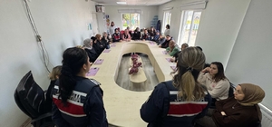 Sakarya'da jandarma ekipleri, özel öğrencilerin velilerine eğitim verdi