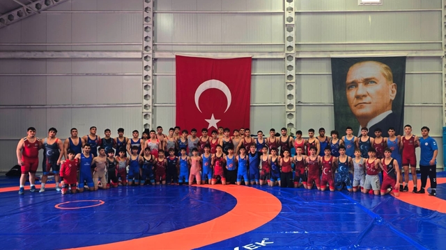 Genç milli güreşçiler, Zafer Kupası ve Şampiyonlar Turnuvası'na Antalya'da hazırlanıyor