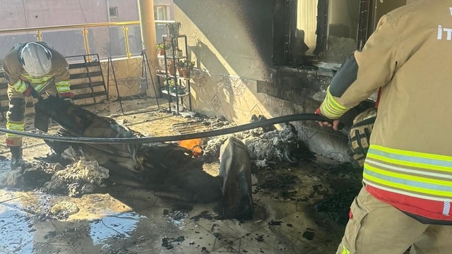 Reyhanlı'da evin balkonundan alevler yükseldi