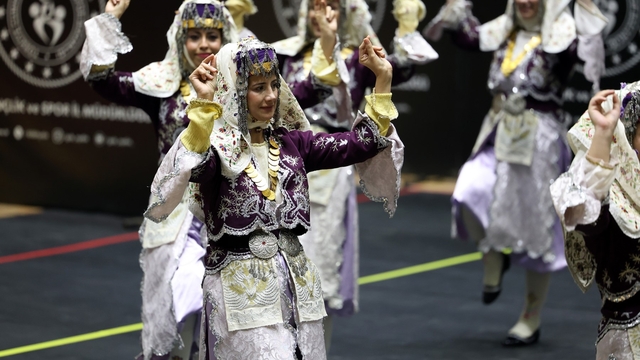 Aydın Büyükşehir Belediyesi Halk Oyunları ekibinden birincilik