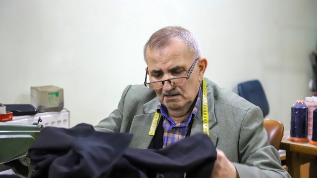 Gümüşhane'nin çınarlarından İlyas Aslan'ın 56 yıllık meslek yolculuğu
75 yaşındaki terzi İlyas Aslan:
"Ölürsem dükkanımda öleceğim"