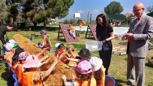 Yenipazar'da mantar atölyesine katılan miniklerden üretime ilk adım