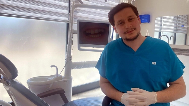 Sosyal medya üzerinde satılan diş parlatıcı ve benzeri ürünlere inanmayın
Asılsız diş ürünleri kullanlarda yıkıcı hasar meydana geliyor