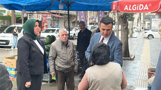 Bağlar Kaymakamı Özdemir, esnaf ve vatandaşlarla bir araya geldi