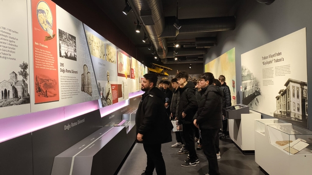 Trabzon'da lise öğrencileri tarih dersini tarihi mekanlarda öğreniyor