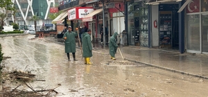 Kadirli’de selin ardından temizlik başladı, esnaf yardım bekliyor