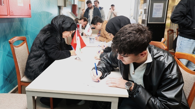 Osmangazi'de vatandaşlara iş olanağı sağlayan buluşmalar
Vatandaşlar istihdam buluşmalarıyla iş sahibi oluyor