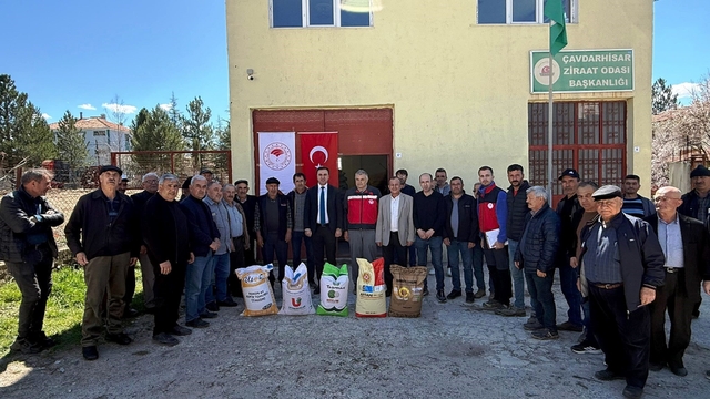 Çavdarhisar'da çiftçilere yüzde 50 ve yüzde 75 hibeli tohum dağıtıldı