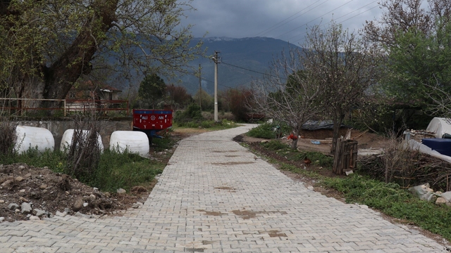 Bozdoğan Akçay Mahallesi'nde yollar yenilendi