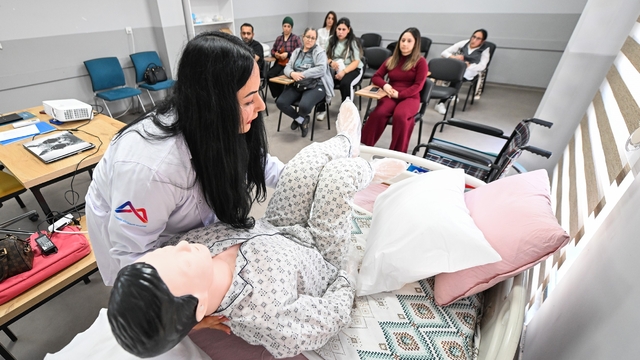 Mersin'de ücretsiz kurslar istihdamın yolunu açıyor