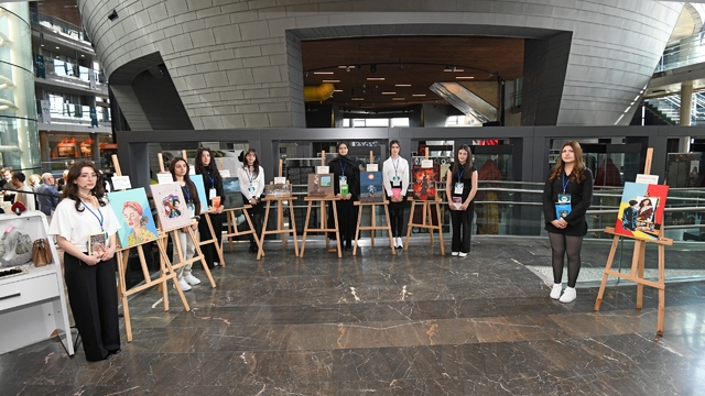 Osmangazi'de edebiyattan sanata anlamlı yolculuk
Bursa'nın Fethinin 700. yılına özel anlamlı sergi