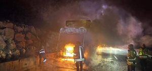 Bilecik'te seyir halindeki tır bir anda alev aldı