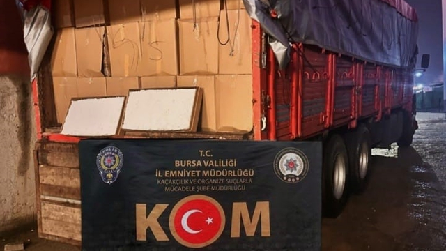 Bursa'da 4 milyonun üzerinde dolu makaron ele geçirildi