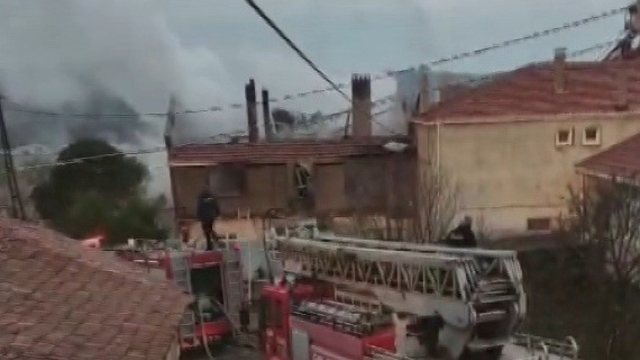 Çanakkale'de baca yangını çatıyı küle çevirdi