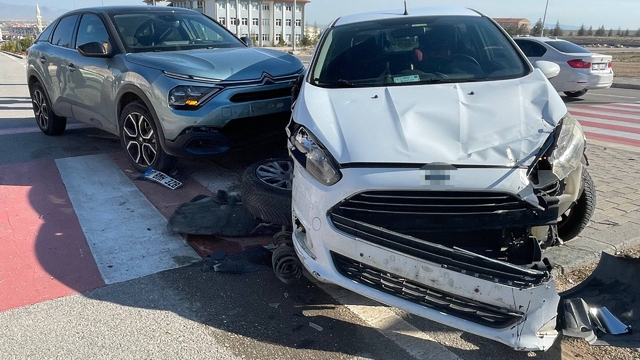 Karaman'da yaşanan kaza ucuz atlatıldı