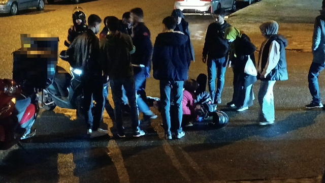 Batman'da motosikletten savrulan kurye yaralandı