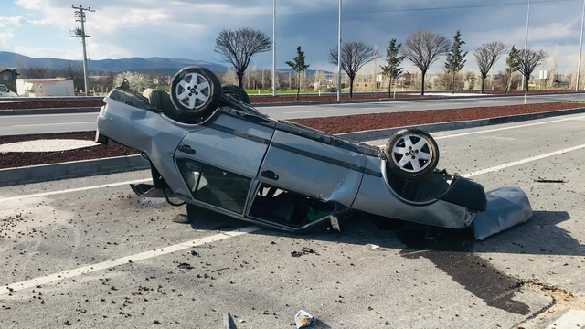 Görenleri dehşete düşüren kaza anbean güvenlik kamerasında