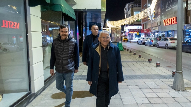 Büyükkılıç, Millet Caddesi'nde yapımı tamamlanan aydınlatma sistemini inceledi