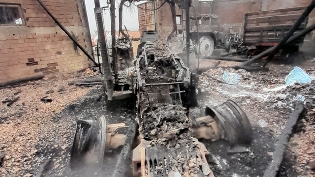 Amasya'da depo yangını: 2 traktör, 1 otomobil ve tarım aletleri zarar gördü