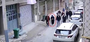 Öldürdüğü eşinin ceset parçalarını attığı çöp kutularını gösterdi; keşif görüntüleri kamerada