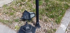 Kars’ta Valilik Parkı’nın ışıklandırma lambaları kırıldı