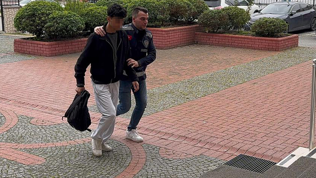 Ehliyet sınavı için kopya düzeneği kuranlara suçüstü; 5 gözaltı