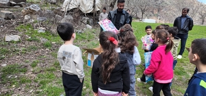 Hayırsever polisten binlerce öğrenciye anlamlı destek