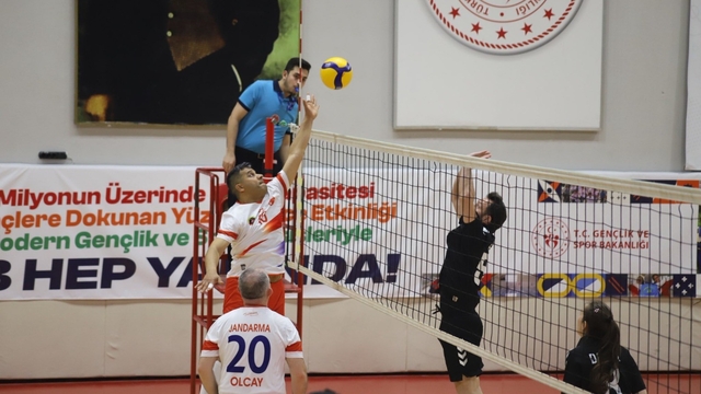 Gençlik Haftası kapsamında kurumlar arası voleybol turnuvası başladı