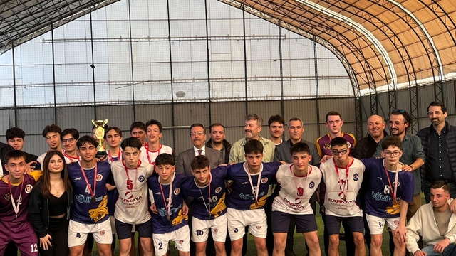 Burhaniye'de Gençlik Futbol Müsabakası finali yapıldı