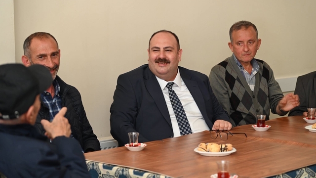 Başkan Hamamcı Yenice Mahallesi'nde incelemeler yaptı, talepleri yerinde dinledi