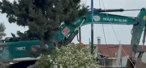 Adana'da göl kıyısındaki kaçak yapıların yıkımı sürüyor